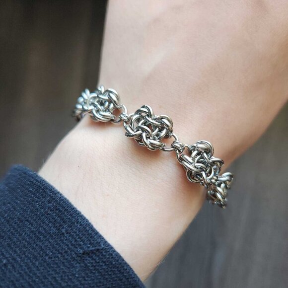 Vintage medieval elf style silver orc weave chainmail bracelet - Picture 4 of 11